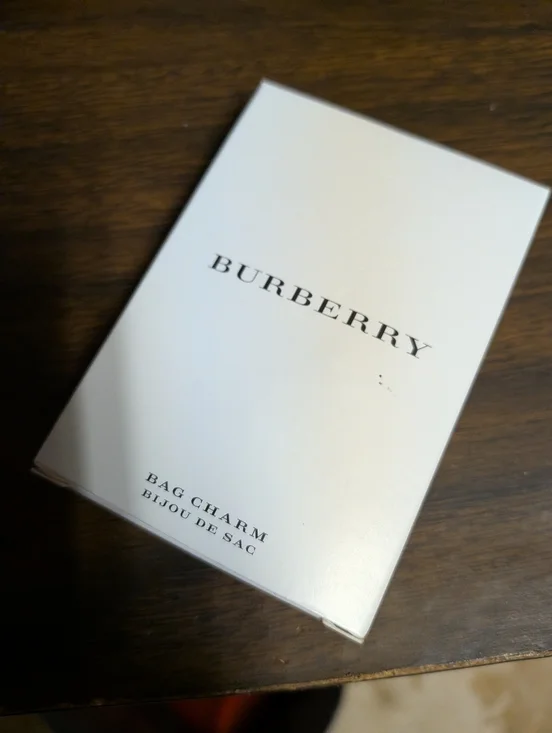 Burberry Gold Heart Keyring with Blush Ribbon GWP - Picture 2 of 3